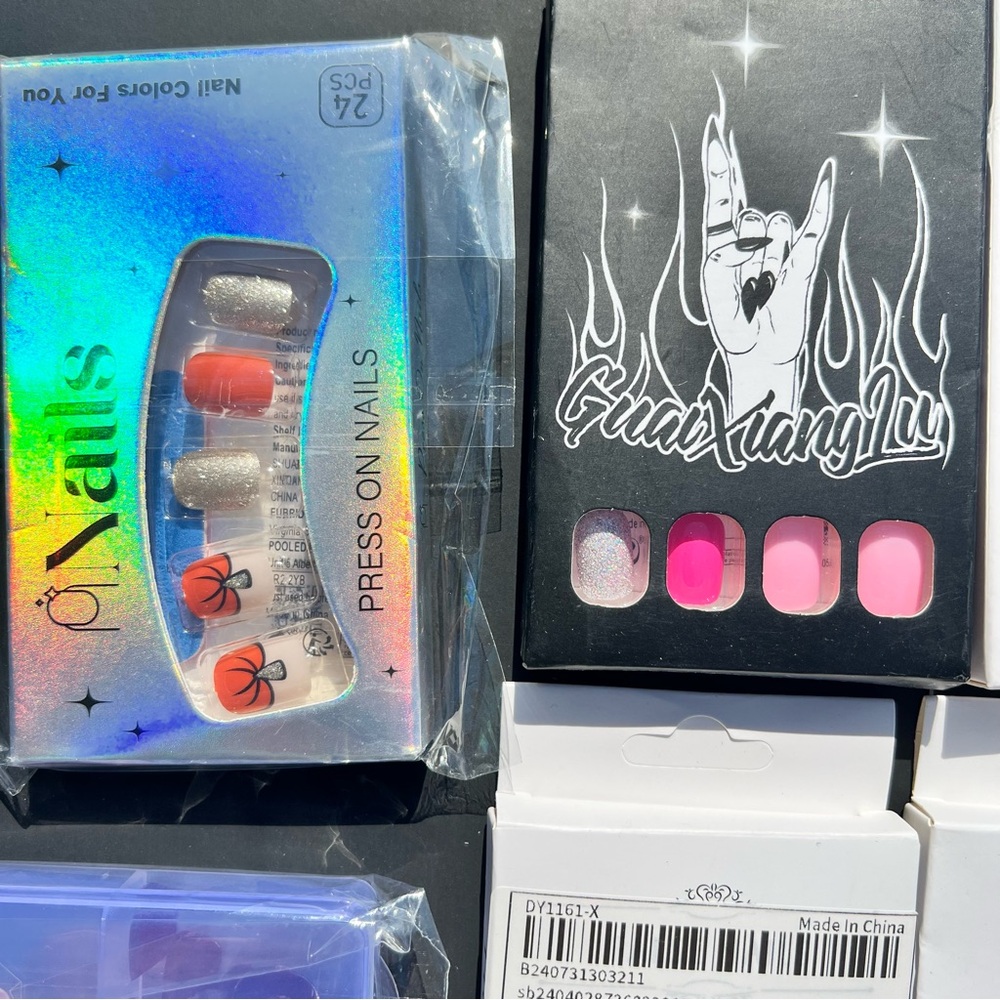 Stylish Various Colors Press-on Nail Bundle includes adhesive New in Box - Picture 5 of 5